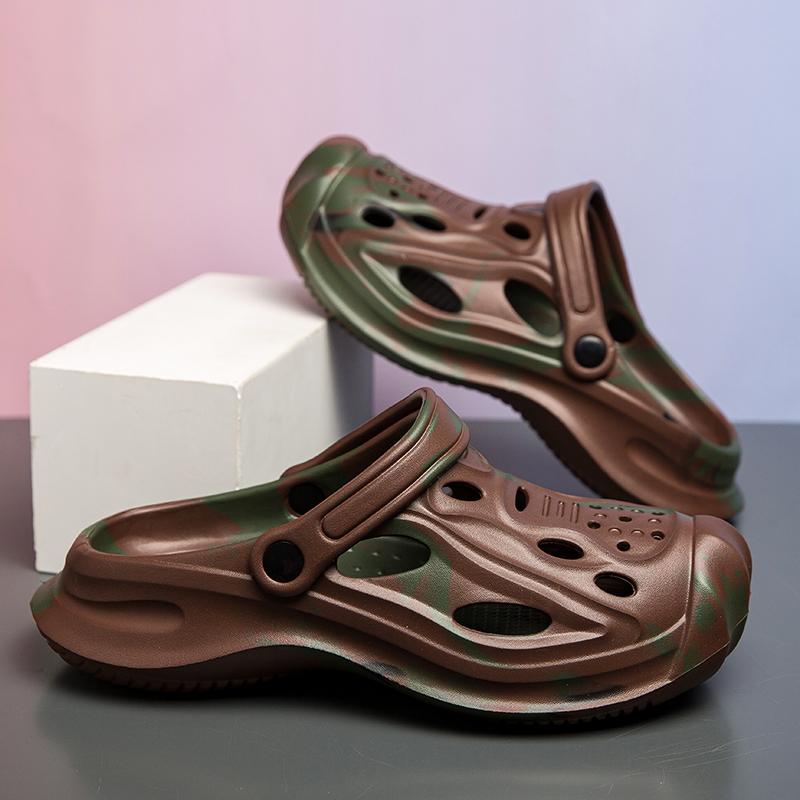 Модные Claccis Мужские тапочки 2025 Мужская летняя пляжная обувь Женская уличная обувь Камуфляжные шлепанцы Летние парные садовые клоги