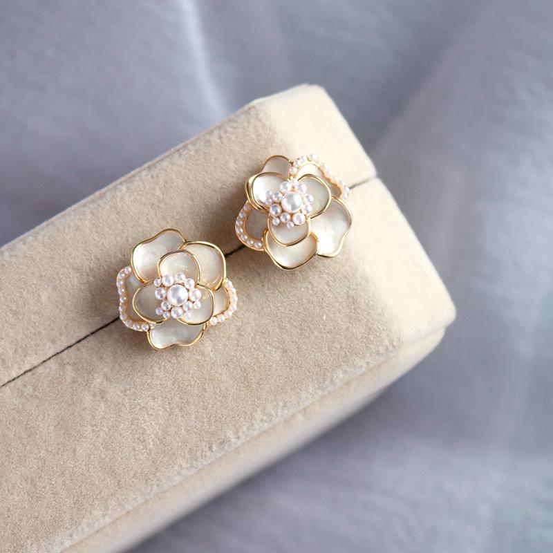 Серьги-пусеты из серебра 925 пробы с камелиями для женщин - Роскошный дизайн высокого класса