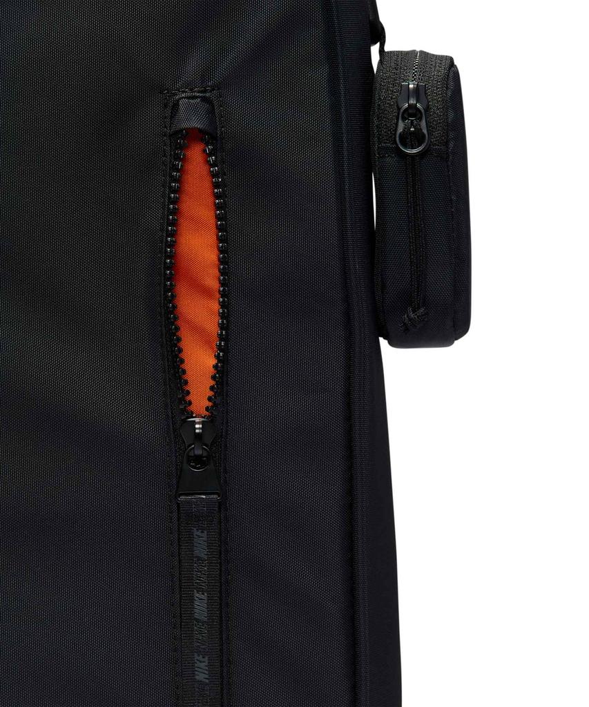 Nike Сумка-тоут для спортивной одежды и для поездок (20L) - черный: Антрацит / Fz6130-011