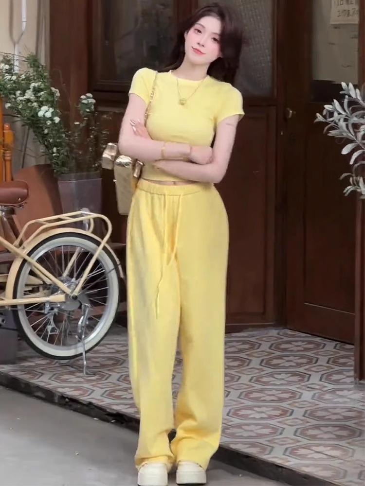 Шикарный и удобный женский летний комплект: Пикантный облегающий топ и широкие брюки