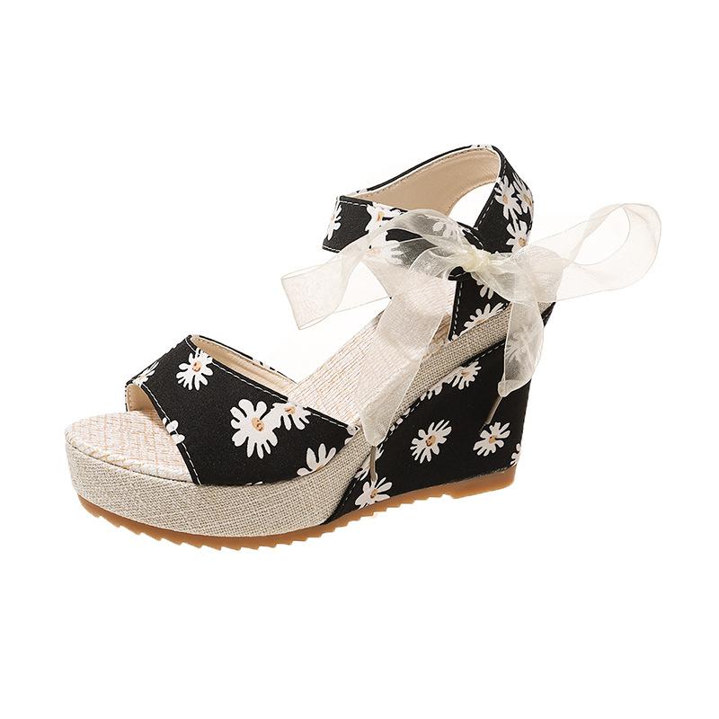 Весенне-летние женские босоножки в стиле бохо на танкетке с каблуком-рыбьим ртом и платформой, пляжная обувь с цветочным принтом и лентой