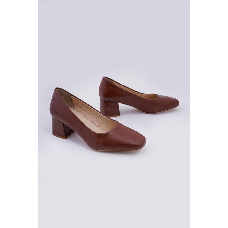 Женские классические стильные туфли из натуральной кожи на квадратном среднем каблуке