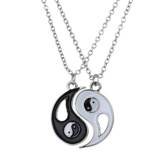 2Pcs/Set Best Friends Tai Chi Yin Yang Hollow Pendant Split Matching Necklace