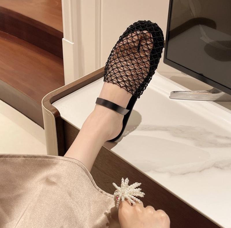 Мода 2024 Новая пляжная обувь Комфорт Ретро Женская обувь на плоской подошве Летние сетчатые сандалии с перфорацией Женские балетки Неглубокие тапочки