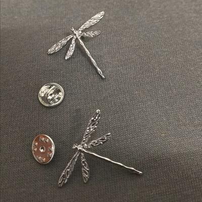 Винтажные серебряные броши-стрекозы для женщин, высококачественные броши-булавки с насекомыми, аксессуары для пальто, ювелирные изделия с животными, подарки