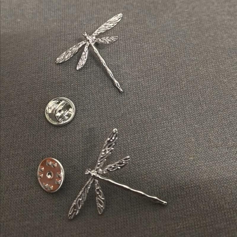 Винтажные серебряные броши-стрекозы для женщин, высококачественные модные броши-булавки с насекомыми, аксессуары для пальто, животные ювелирные изделия, подарки