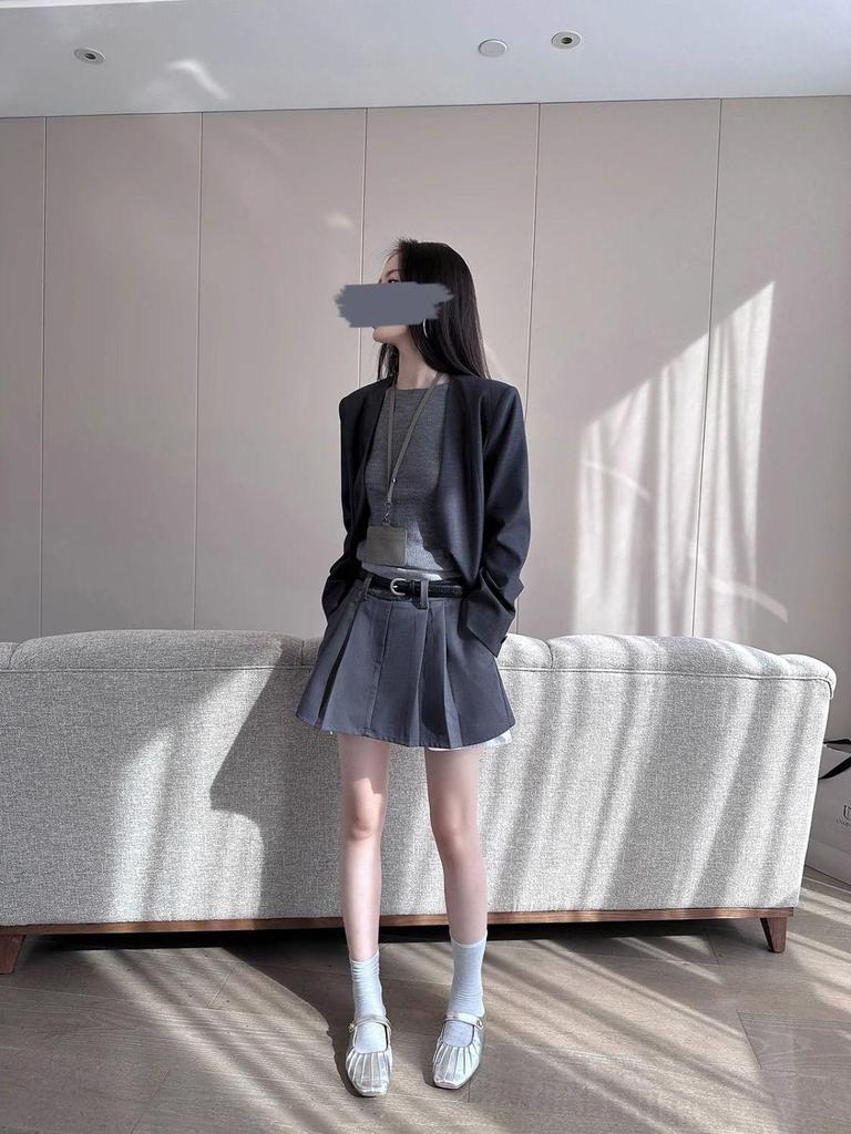 Женский серый блейзер с V-образным вырезом и длинными рукавами на весну - Повседневный, Минималистичный, Маленький размер и для поездок на работу 2025