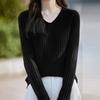 Женские свитера, пуловеры 2025 Осень-Зима Длинный рукав V-образный вырез Черный вязаный свитер Женские топы, пуловер JJ122