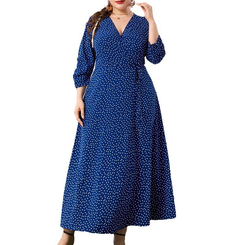 Платье с V-образным вырезом и цветочным узором в горошек на талии. Осеннее платье размера плюс.