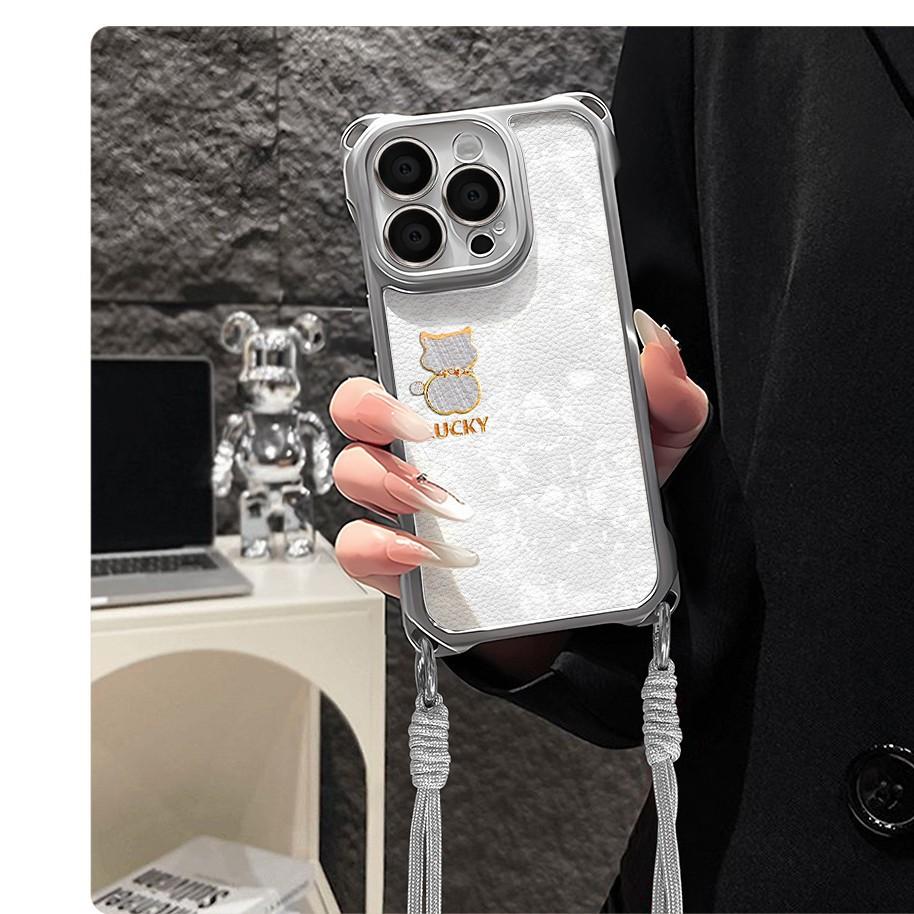 Lucky cat is suitable for Apple 17 mobile phone case 16pro Apple couple model with lanyard.