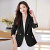 Короткий женский пиджак в корейском стиле с модным пальто