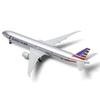 Авиамодель самолета Boeing 777 (B777) в масштабе 20 см, американский, с подставкой для колес. Сувенир, коллекционная модель, игрушка, подарок.