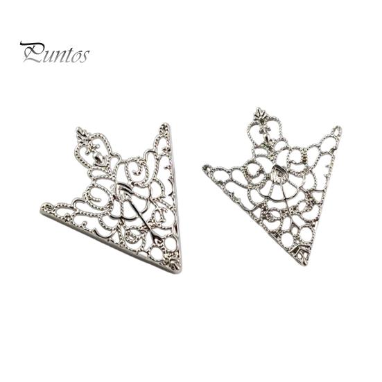 1 Pair Men Women Shirt Collar Clip Retro Hollow Pattern Palace Style Collar Buckle Brooch Neck Clip Outfit Accessories