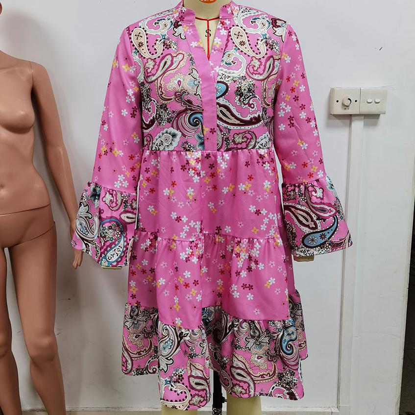 Весенне-летнее женское мини-платье в стиле пэчворк с цветочным принтом и тортом