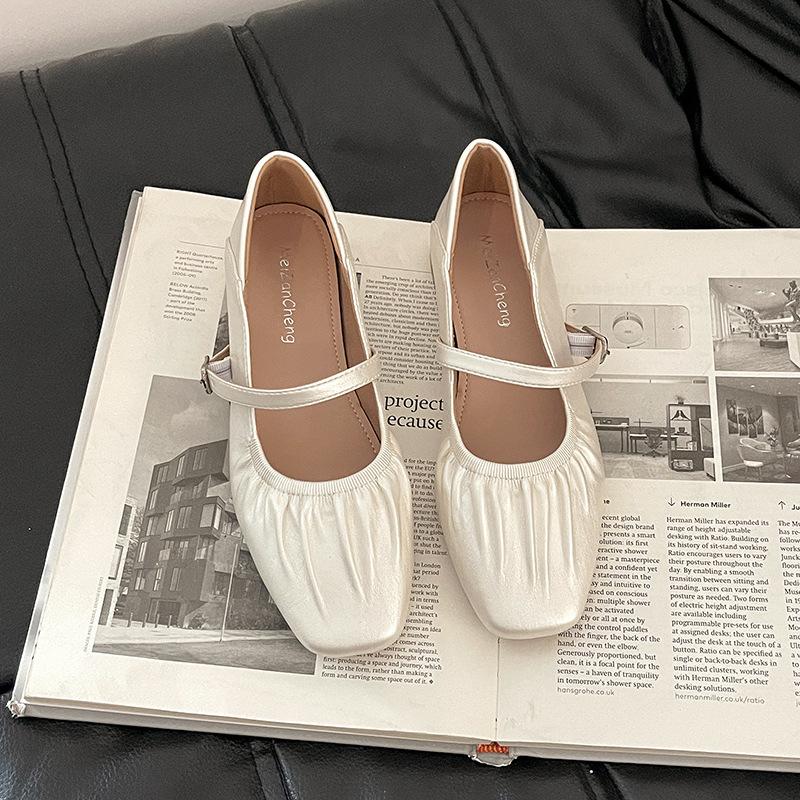 Туфли Мэри Джейн на толстом каблуке с пряжкой-словом женская летняя мода французский темперамент высокий каблук нежные плиссированные с мелким вырезом туфли на шпильке кожаные туфли