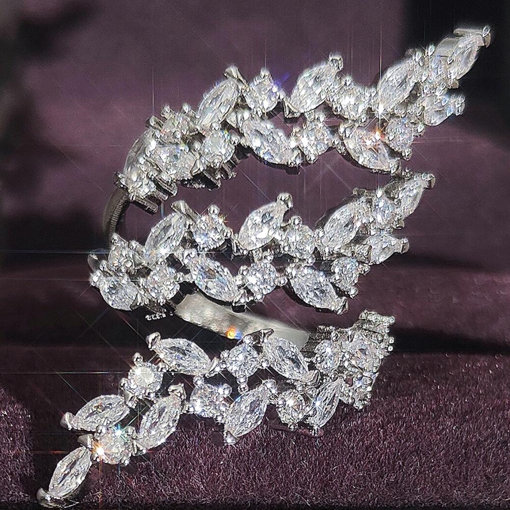 Элегантное женское кольцо с дизайном пшеничного колоса, полностью инкрустированное бриллиантами, с медным покрытием из 18-каратного белого золота - Модель R6685.