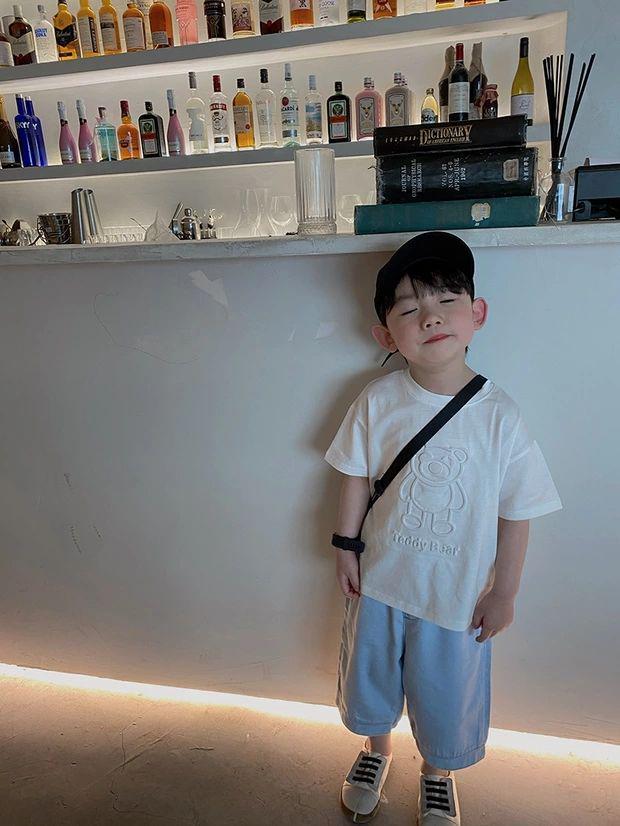 Футболка для мальчиков из хлопка с тиснением в виде 3D-медведя — мягкая, с короткими рукавами для детей