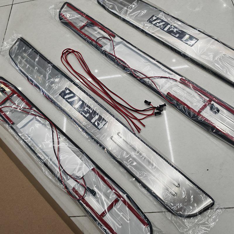 Светодиодная накладка на порог из нержавеющей стали для Toyota Ipsum 2003.