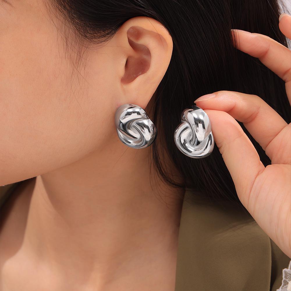 Элегантные европейско-американские серьги-кольца с двумя петлями: Изящная титановая сталь 18-каратного золота, не выцветает, идеально подходит для лета.