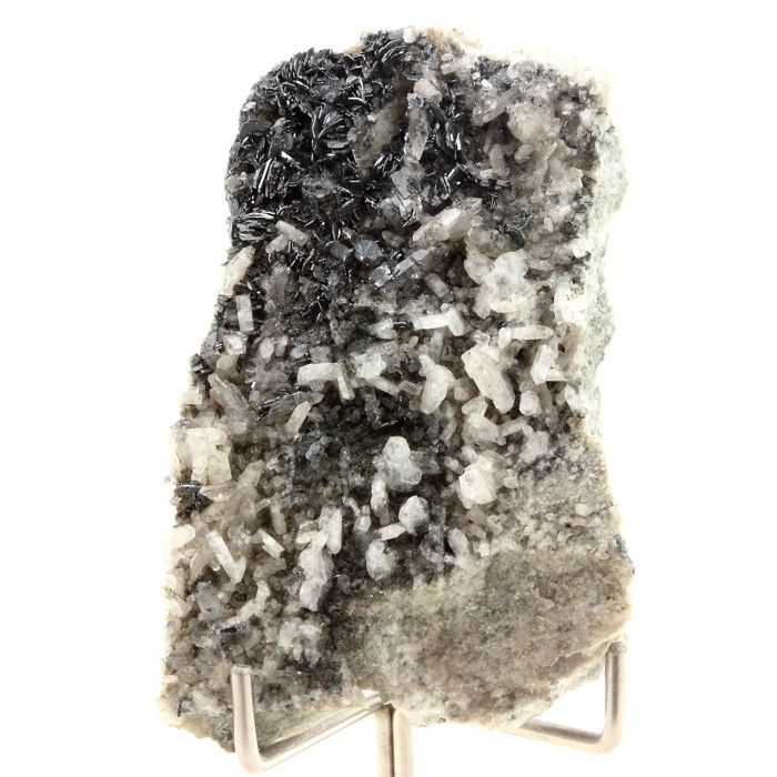 Pierres et Minéraux. Hematite + Albite. 138.5 ct. Clot d'Outre, Saint Christophe-en-Oisans, France.
