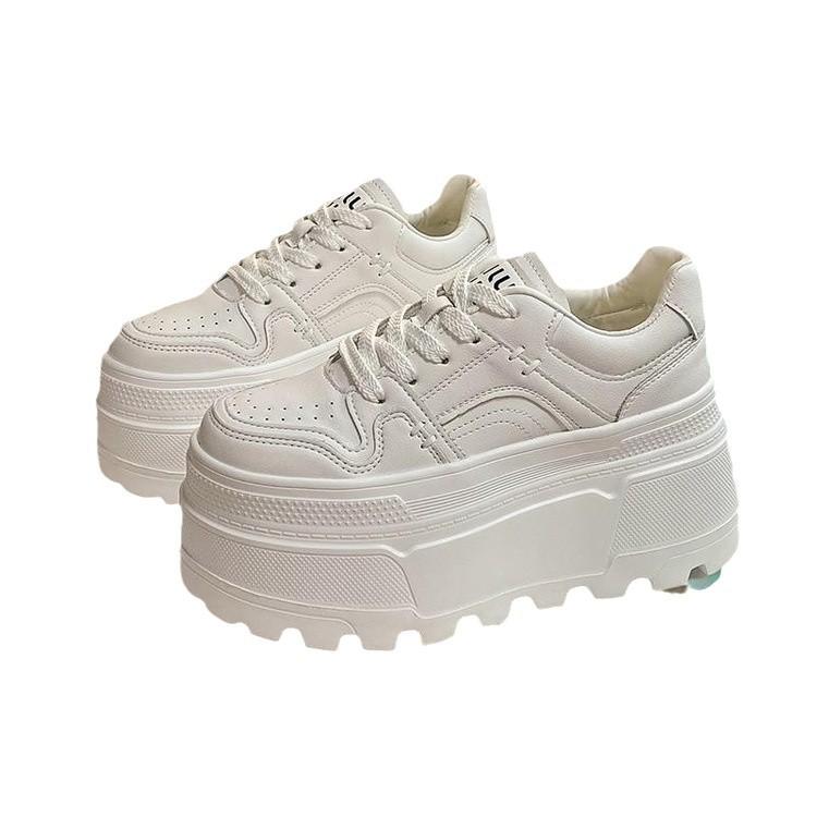 Белые туфли на платформе с юбками 2025 года, новые маленькие туфли-бублики, увеличивающие рост, легкие повседневные спортивные туфли для сноуборда