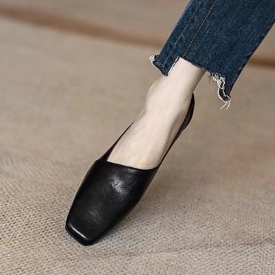 Модные французские туфли на блочном каблуке и каблуке-рюмочке для женщин 2025 Весна и Осень Новые туфли с квадратным носком и мелким вырезом, слипоны на высоком каблуке