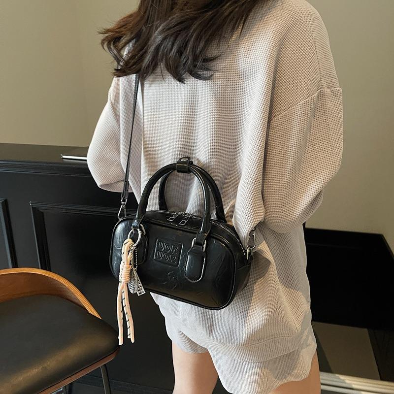 Small Bag Women's Spring and Summer Versatile New Fashion Shoulder Messenger Bag Simple Portable Pillow Bag