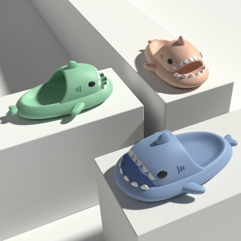 Мода Shevalues Lovely Shark Тапочки для женщин и мужчин Модные акульи пляжные сандалии для ванной комнаты Тапочки с противоскользящим покрытием для пар Домашние тапочки на плоской подошве