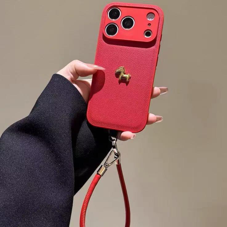 Красный кожаный 3D чехол с изображением лошади для iPhone 16/17 Pro Max, 15/14 - Праздничный стиль