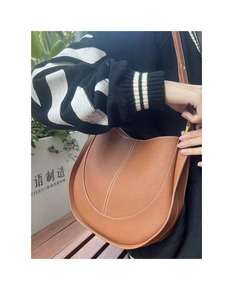 «Модная женская сумка-седло из мягкой кожи в стиле ретро 2024 года — легкая, роскошная, большой вместимости, на одно плечо или через плечо»