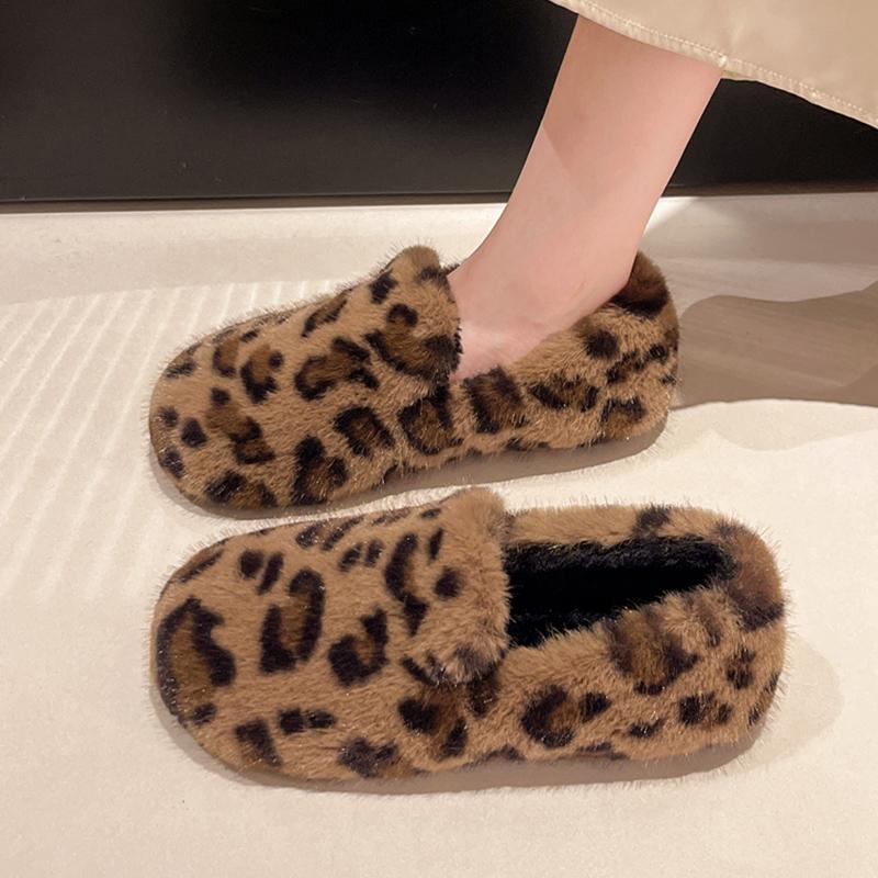 Меховые леопардовые балетки женские хлопковые лоферы обувь короткие плюшевые дизайнерские повседневные туфли 2025 трендовые прогулочные теплые уютные зимние ботинки женские