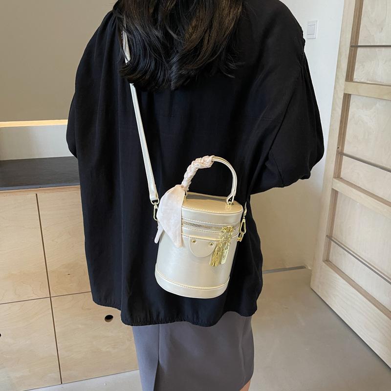 Portable Bucket Bag Women'S Bag High-End Sense Niche Shoulder Bag Versatile Messenger Bag