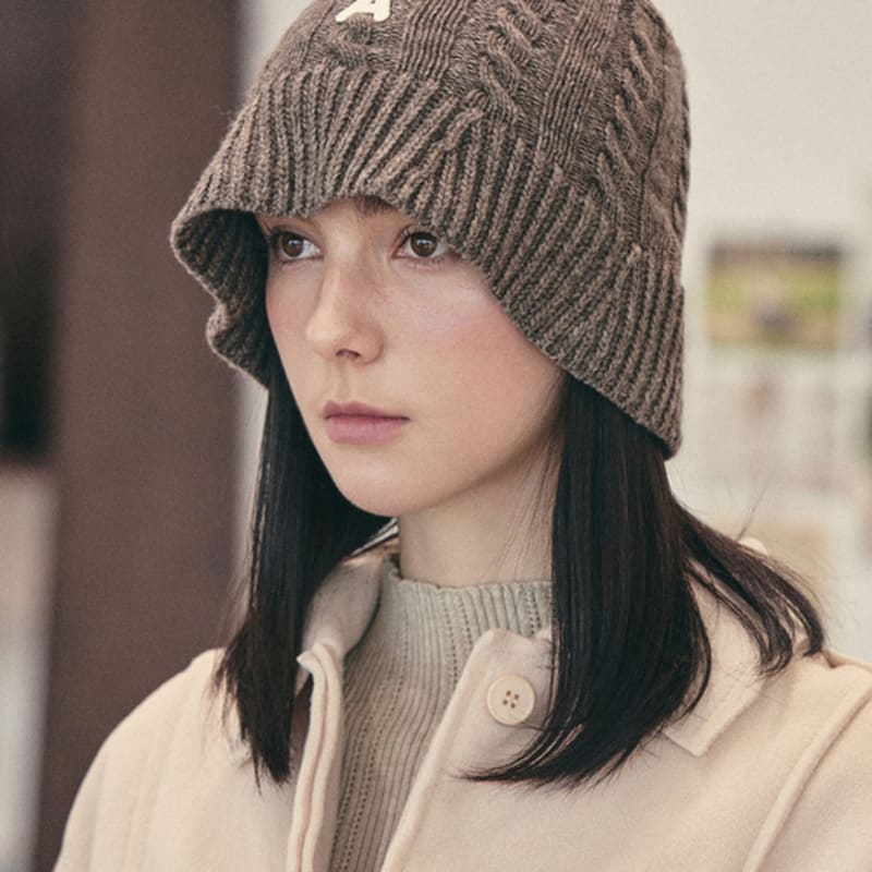 VARZAR VA Applique Cable Knit Bucket Hat Brown
