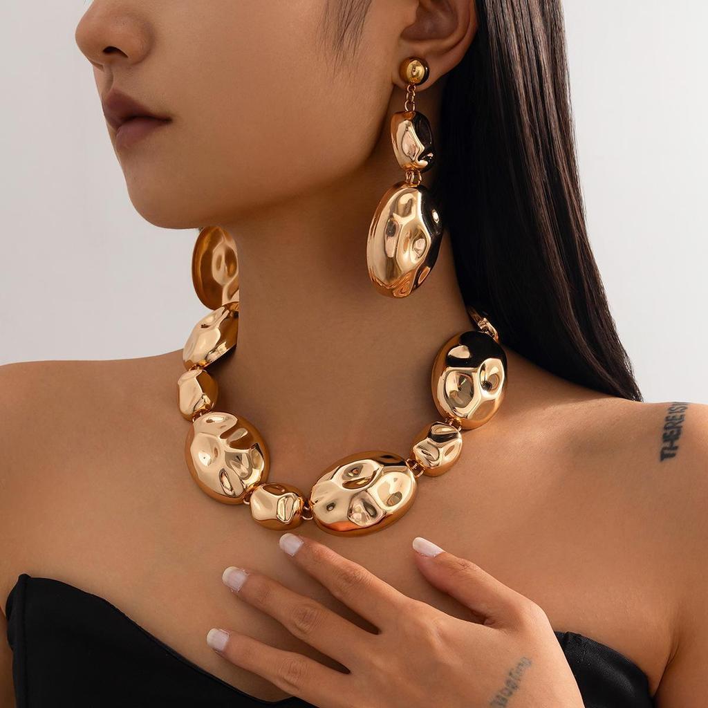 Stylish Irregular Metallic Necklace Set: European & American Shiny Pleated Design AVE