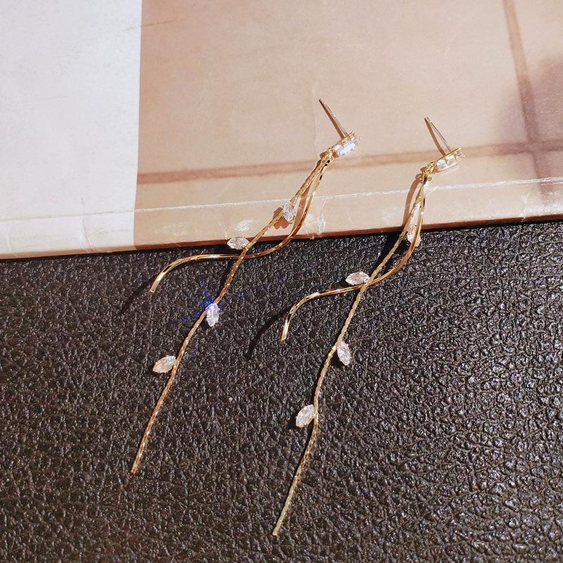 Серьги из циркония в корейском стиле в стиле ретро 2024 г. — дизайн с длинной серебряной иглой