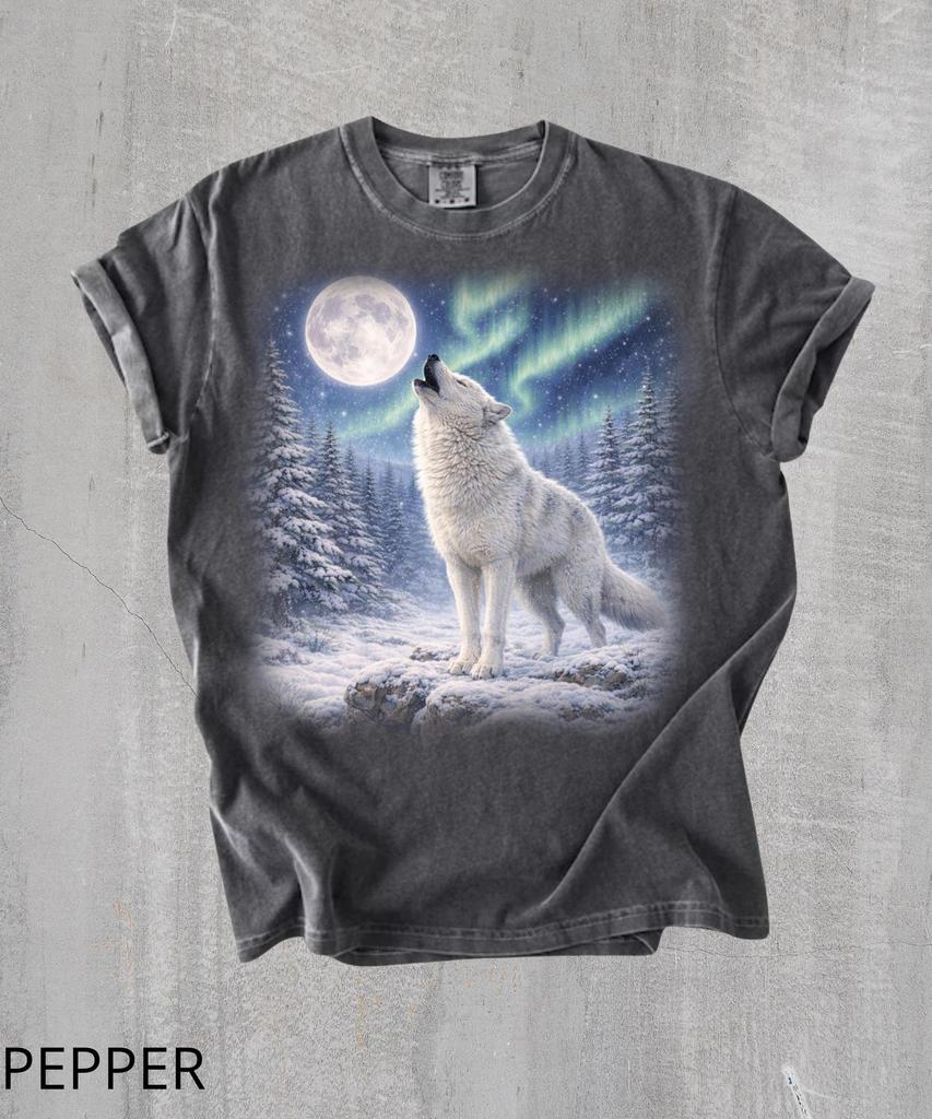 Howling Wolf Vintage 90s Style T-Shirt,Nature Polar Lights Shirt,Full Moon Wilderness Tee,Rustic Outdoor Animal Lover Gift,2000s Wolf Gift