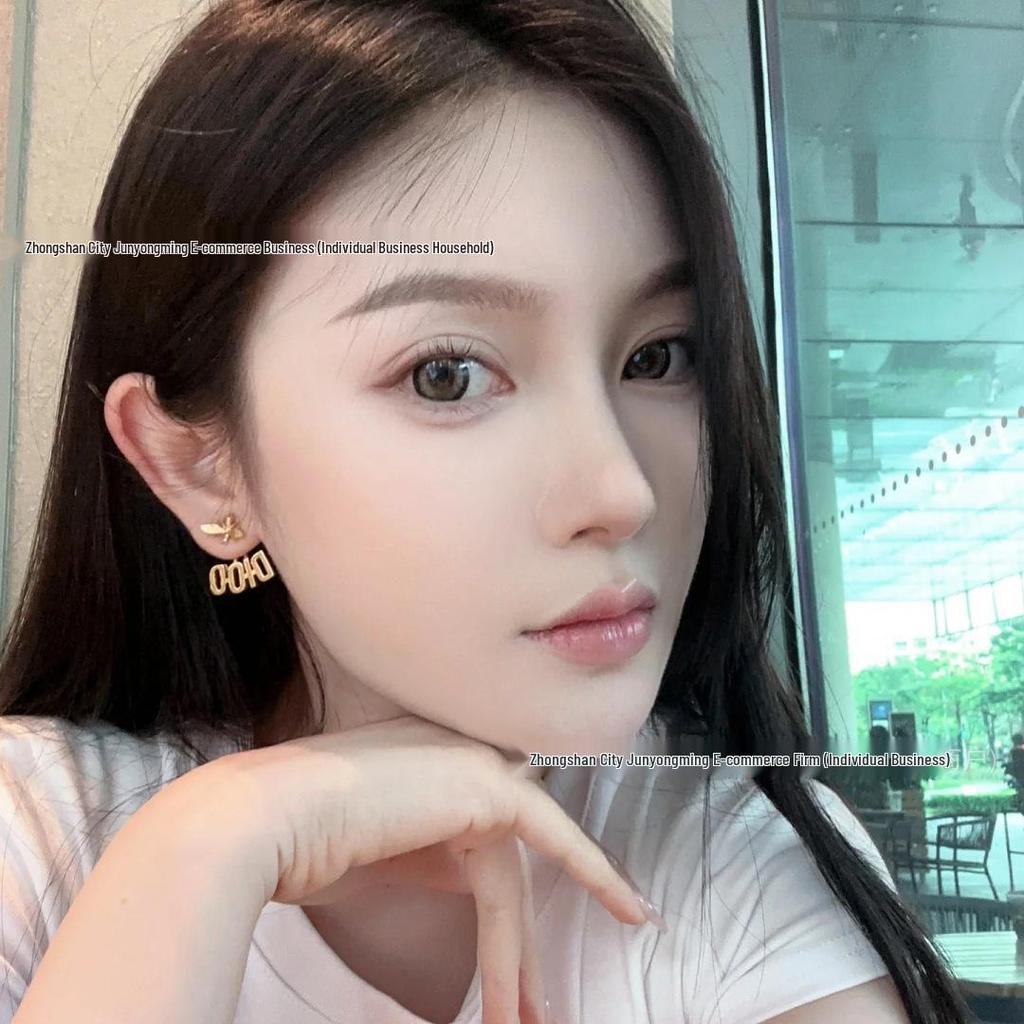 Асимметричные серьги 'Золотая пчела' для женщин: Уникальный дизайн