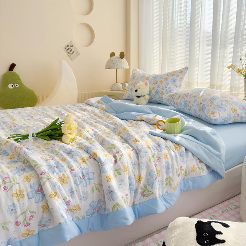 Ультрамягкое летнее охлаждающее одеяло — легкое, дышащее и приятное для кожи с тисненым цветочным принтом для всех сезонов — идеально для спальни