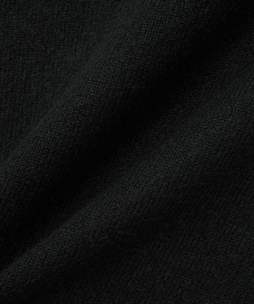 NOIRER FOR WOMAN Two-Way Off-Shoulder V-Neck Knit (Black)