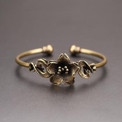 Винтажный латунный браслет принцессы с цветочным узором Классический открывающийся браслет из чистой меди Винтажный минималистичный женский подарок