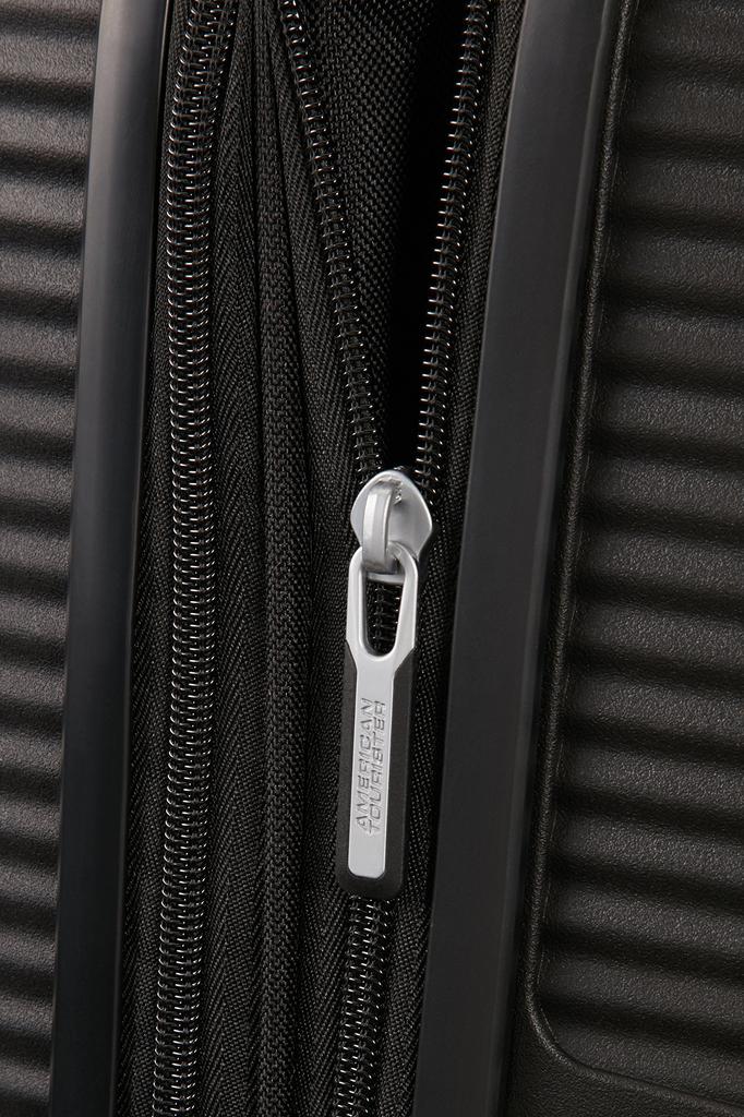 Чемодан-чехол Sound Box Spinner TSA EXP Guaranteed 35 л 55 см Base Black [American Tourister] 55/20 Ручная кладь 2,6 кг