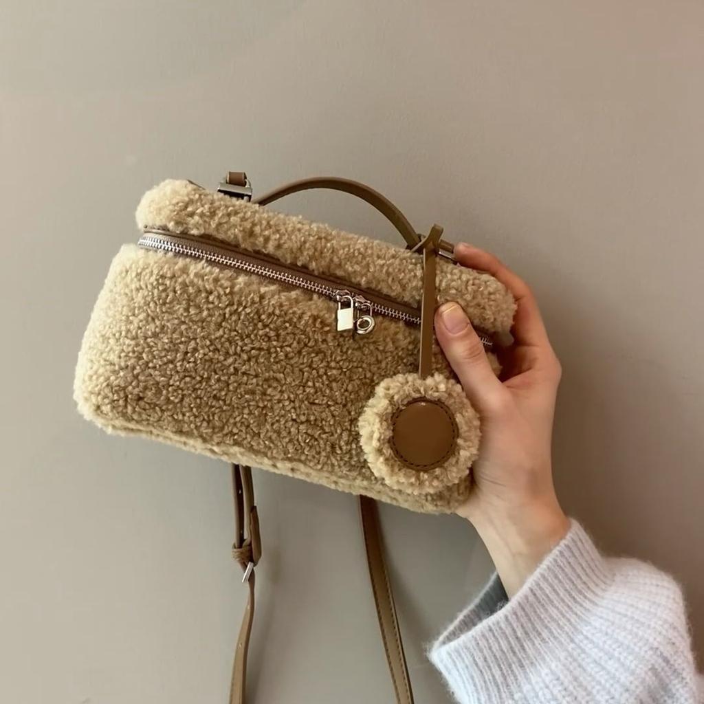 Women's Lamb's Wool Fluffy and Soft Versatile Lunch Bag Fur Shoulder Bag Brown Premium New