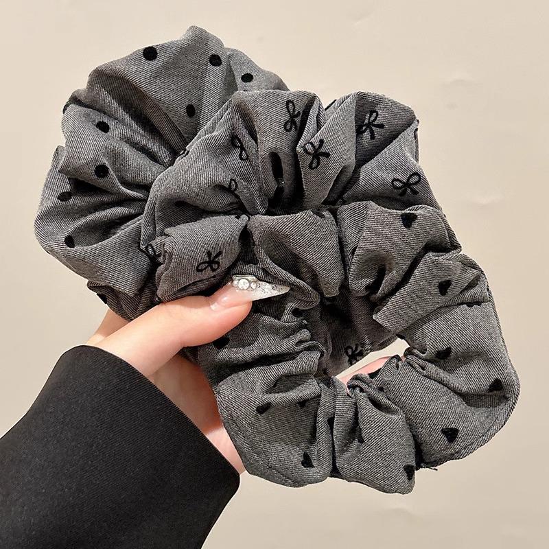 Резинка-бантик для волос All-Match серого цвета в горошек