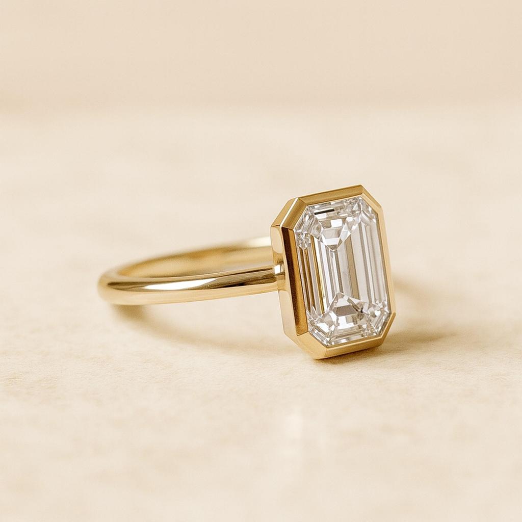 Кольцо-солитер с кубическим цирконием изумрудной огранки – Ободковая закрепка Серебро 925 пробы с золотым покрытием Минималистичное помолвочное кольцо-обещание