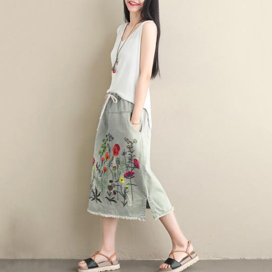 Женская юбка миди с эластичной резинкой на талии и вышитым цветочным узором. Джинсовая юбка с