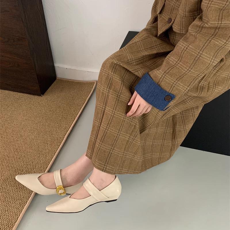 2025 г. туфли Мэри Джейн на танкетке с заостренным каблуком, неглубоким ртом, односложной пряжкой, темперамент, черные, на низком каблуке, универсальные, одинарные, женские