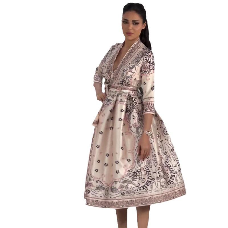 Женское платье в богемном стиле с V-образным вырезом и завязкой на талии, осень 2024