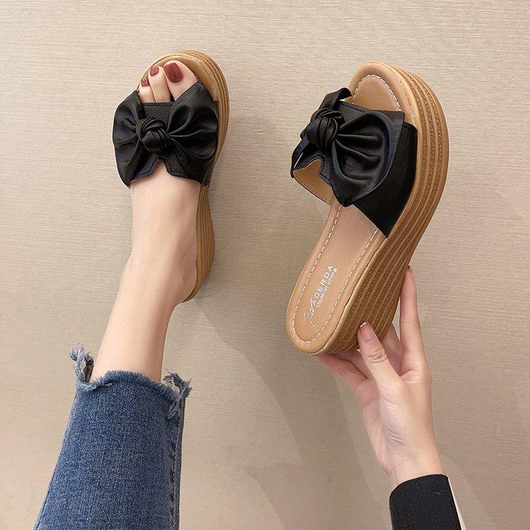 2024 летние новые классные тапочки женские с бантом на танкетке односложные тапочки с рыбьим ртом классные тапочки женские босоножки на высоком каблуке женские