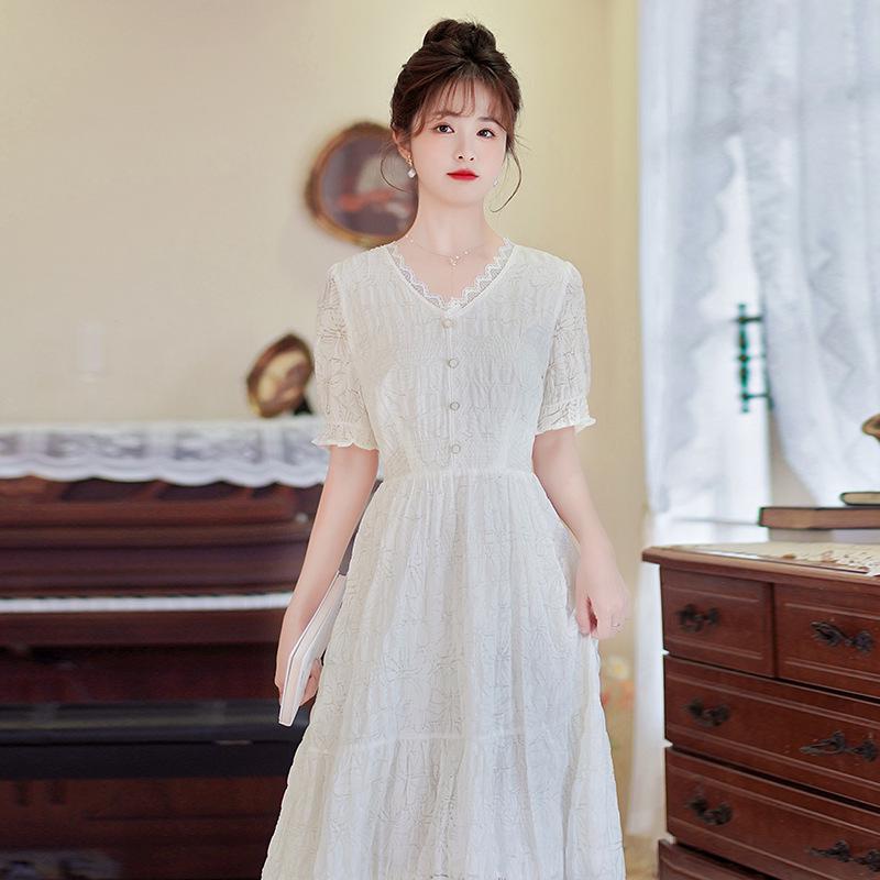 Летнее белое облегающее платье Fairy Lace с V-образным вырезом 2024 года – средняя длина, облегающий крой