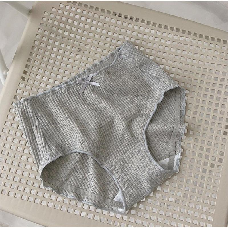 Mid Waist Women's Underwear with Comfortable Breathable Buttocks Wrapped In Pure Cotton Antibacterial Crotch No Trace Large Size Thin Triangle Panties